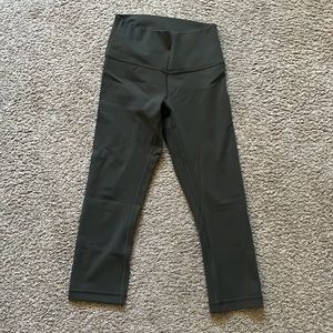 lululemon athletica - 3/4 Cropped Wunder Under - Army Green - 6